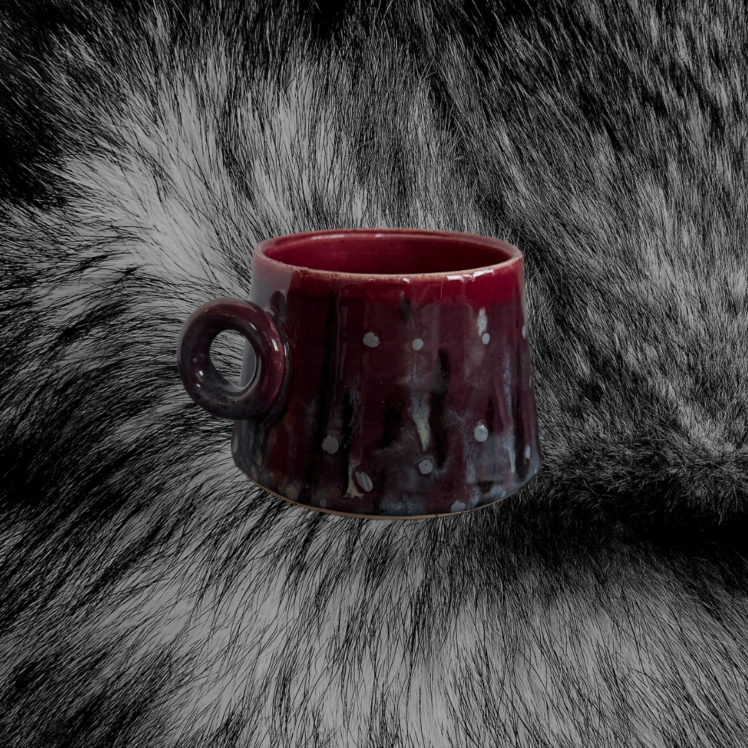 Mug with medum side loop