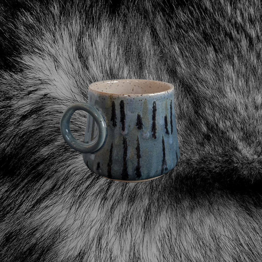 Mug with medum side loop